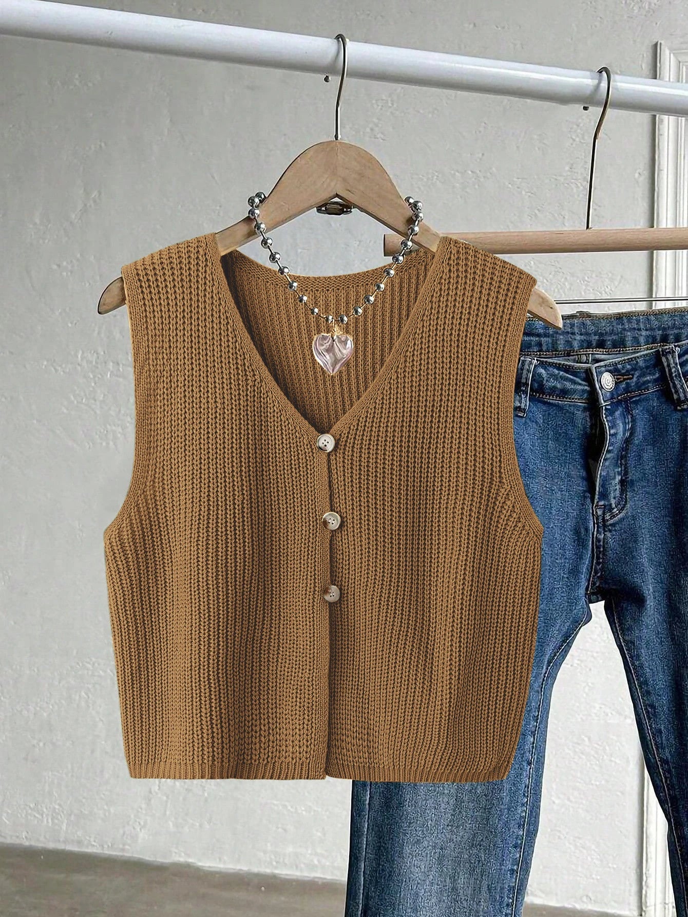 Women's Sleeveless V Neck Cardigan